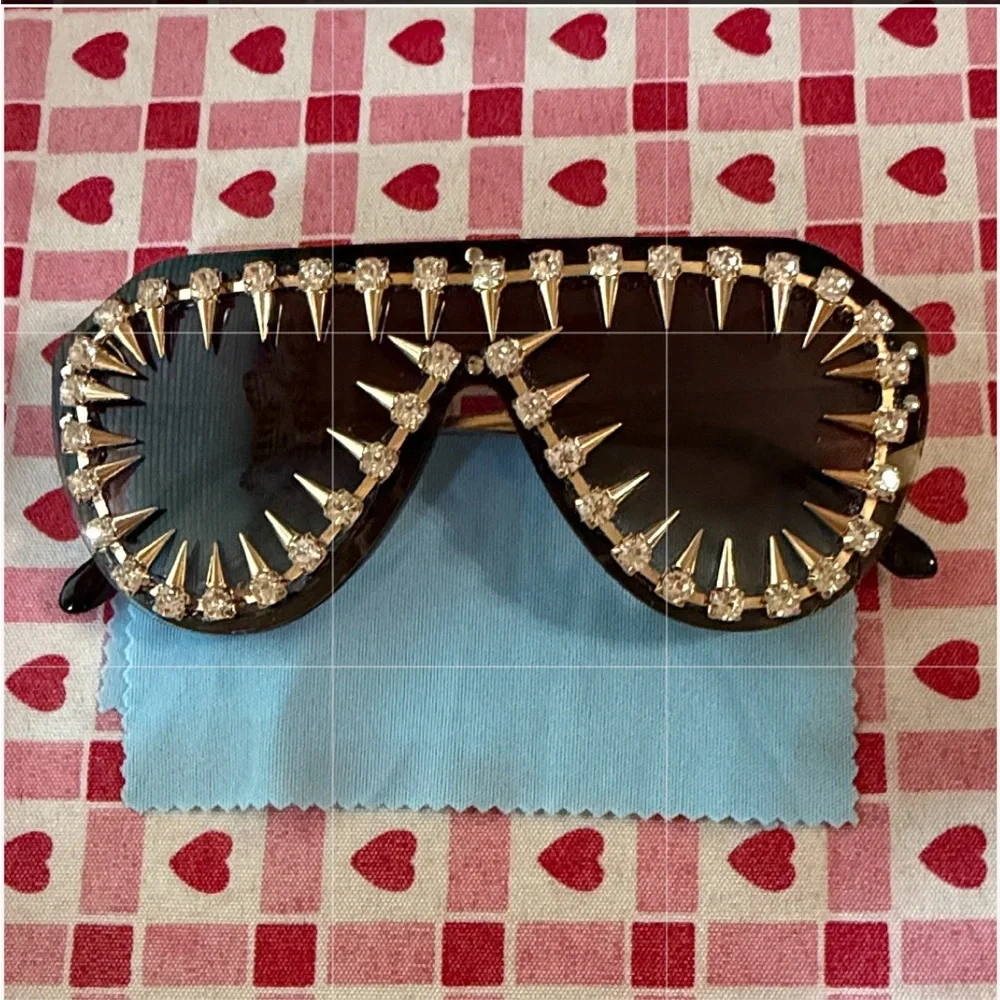 🕶️ STATEMENT SUNGLASSES 🕶️ NWOT 🕶️